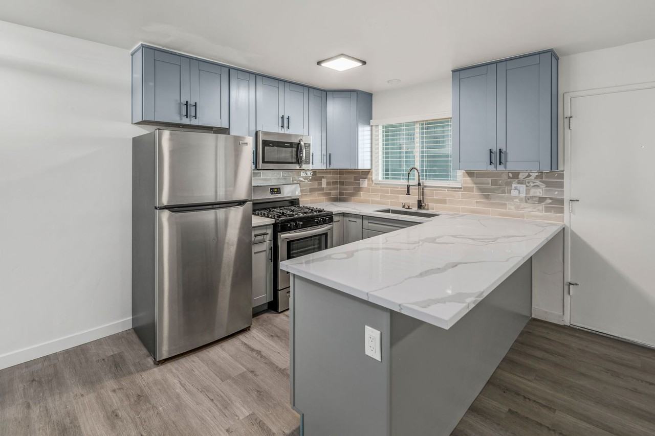 The Amberjack Apartments - Photo 6 of 40