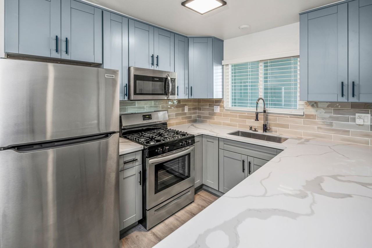 The Amberjack Apartments - Photo 7 of 40