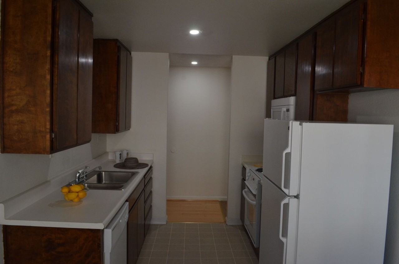 Sandlewood Apartments - Photo 3 of 11