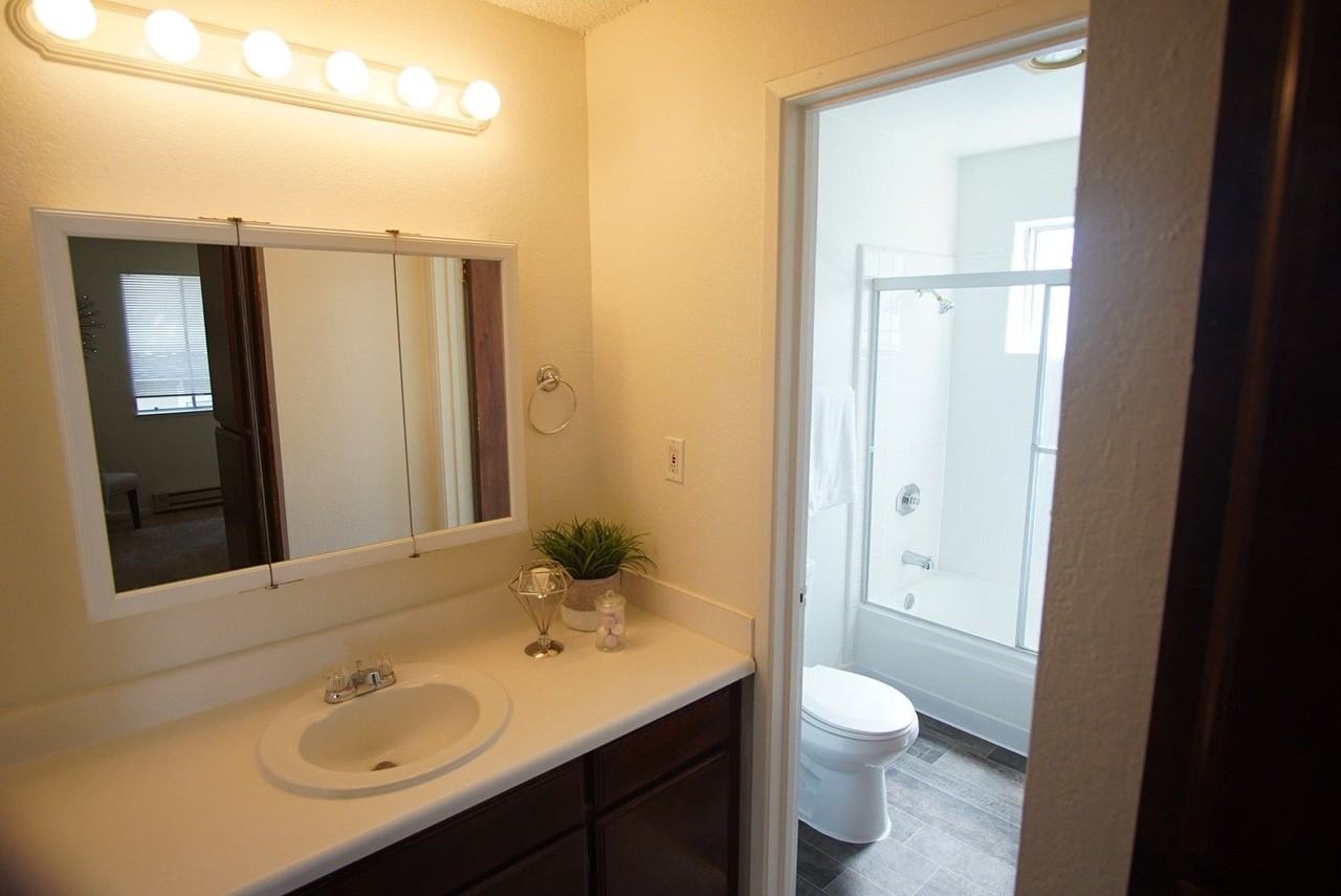 Sandlewood Apartments - Photo 5 of 11