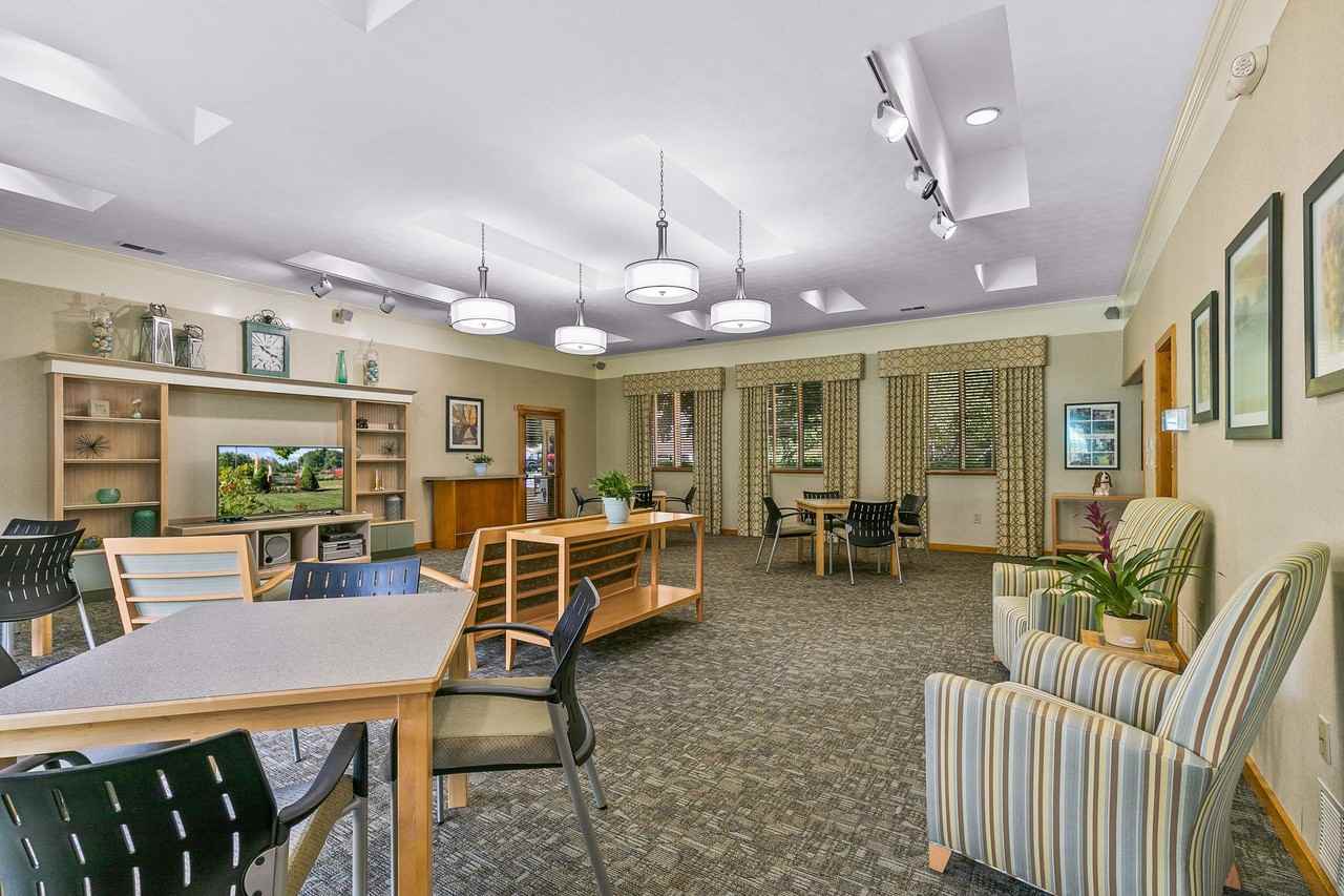 Pikeview Manor Apartments - Photo 5 of 27