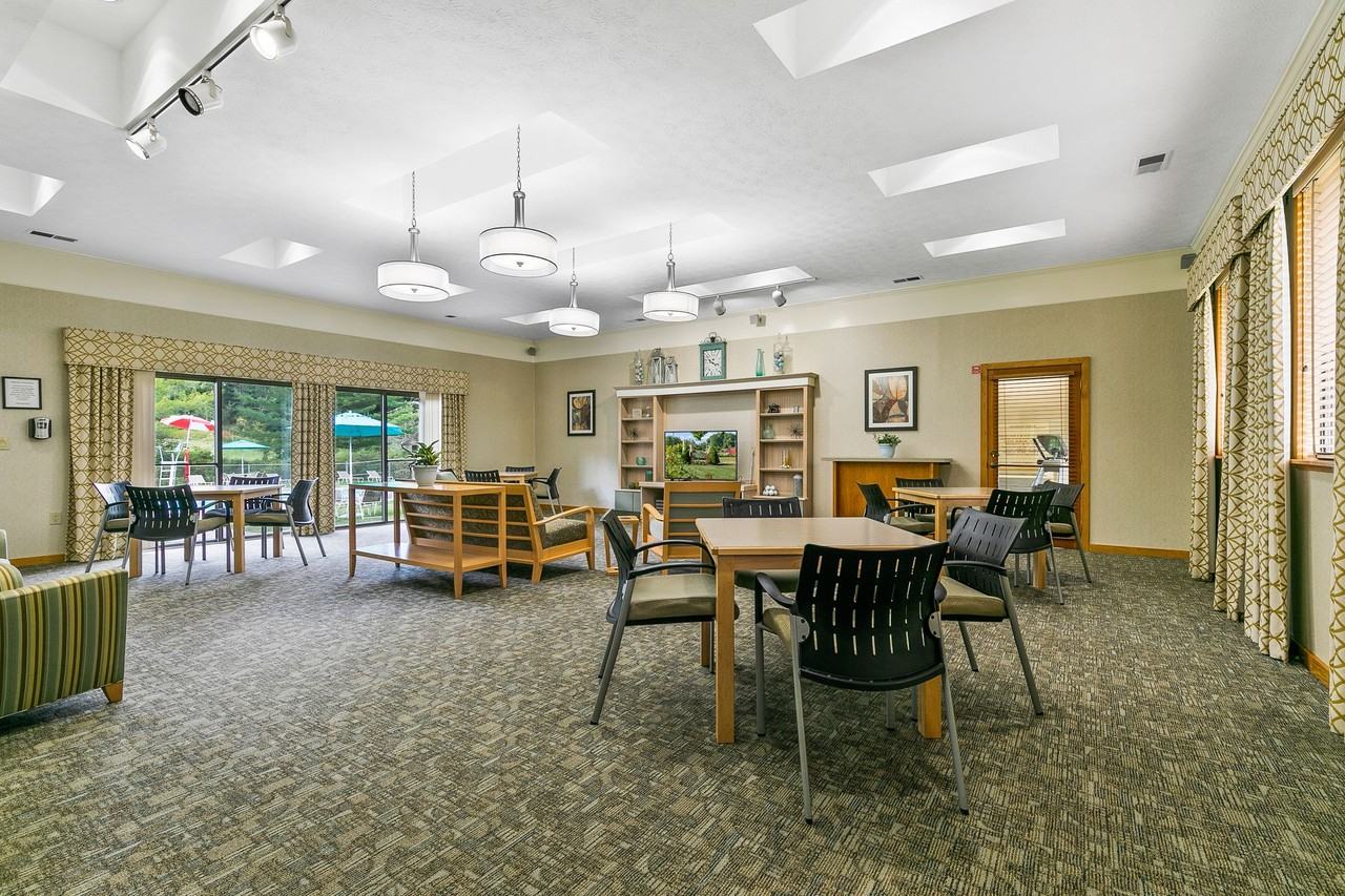 Pikeview Manor Apartments - Photo 6 of 27