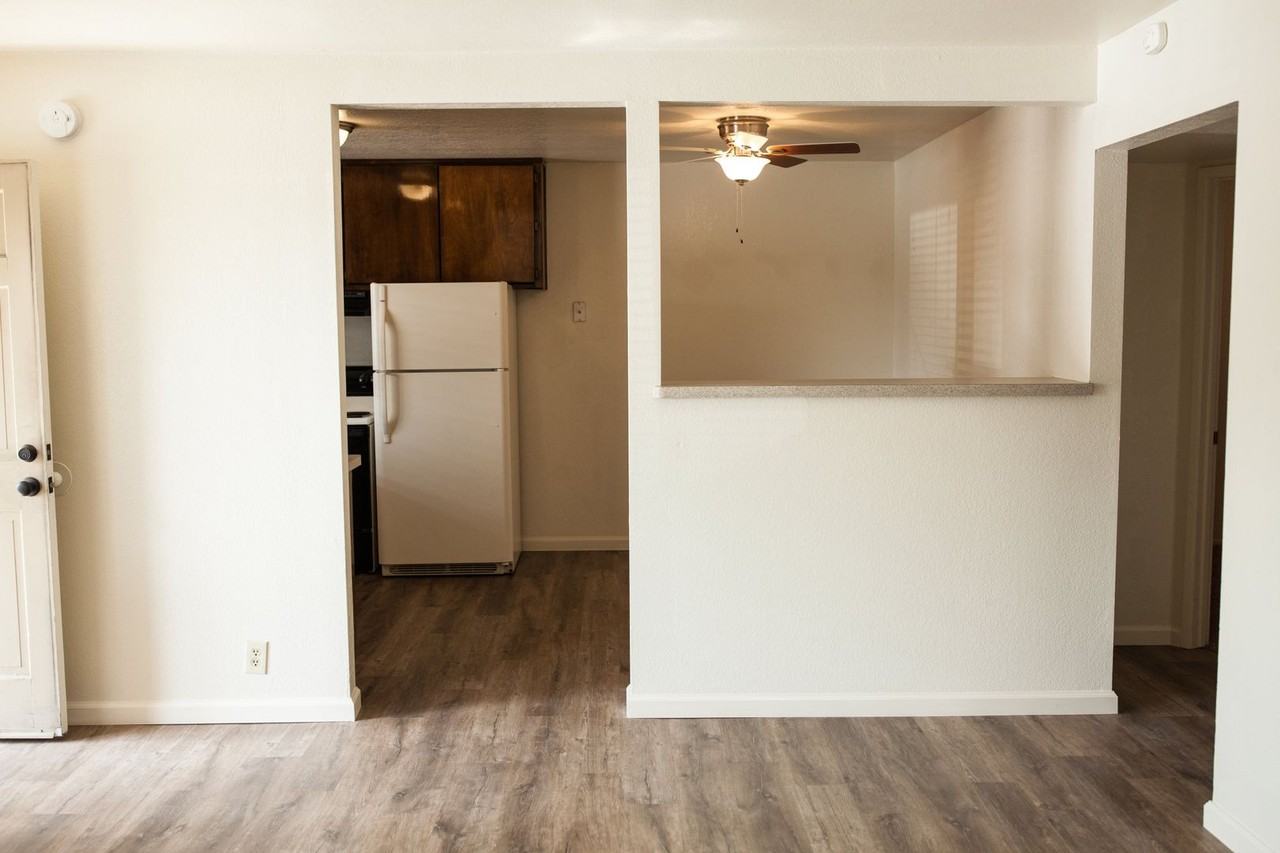 Crestline Apartments - Photo 3 of 17