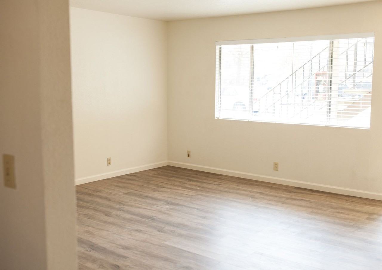 Crestline Apartments - Photo 4 of 17