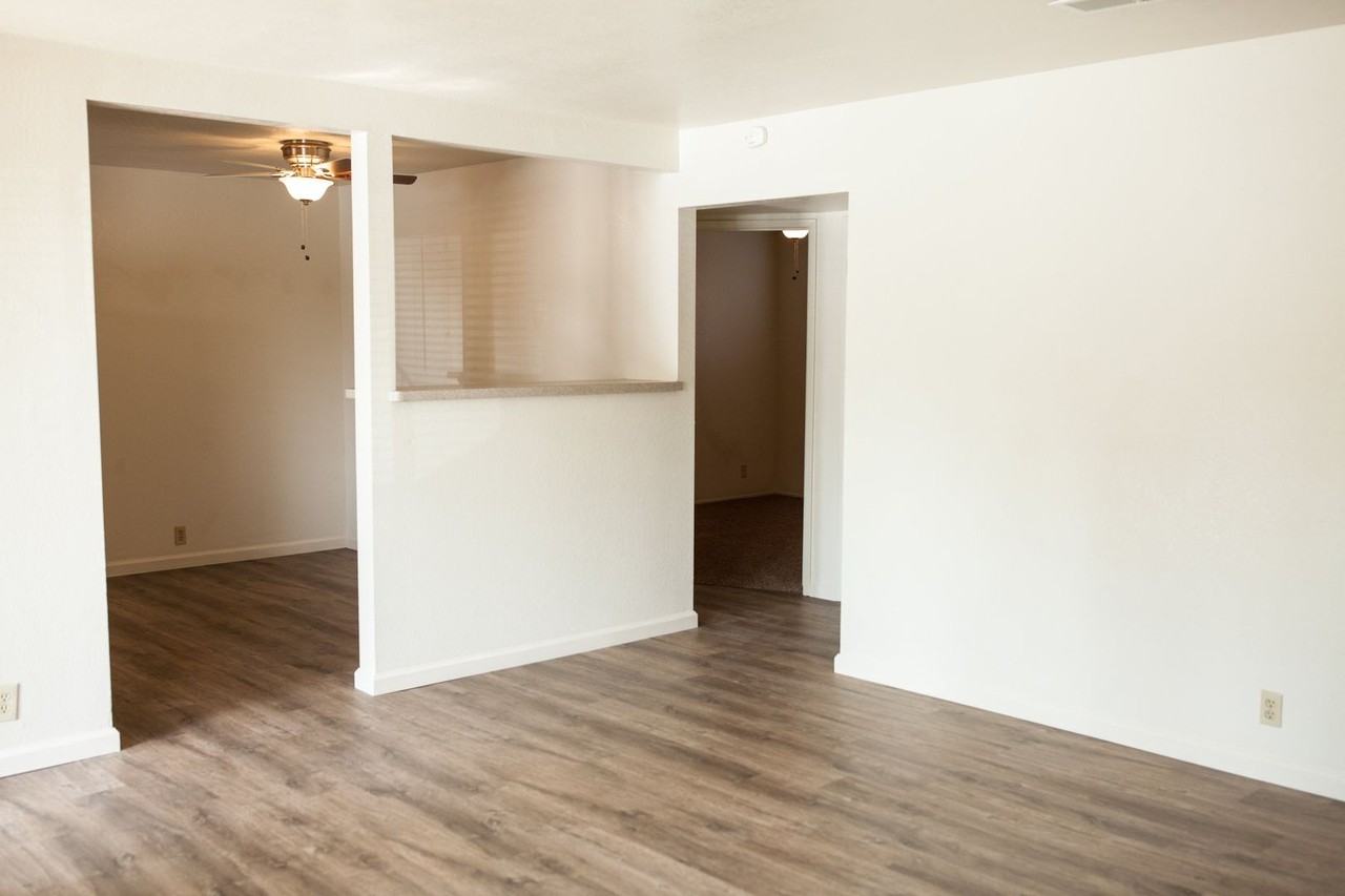 Crestline Apartments - Photo 5 of 17