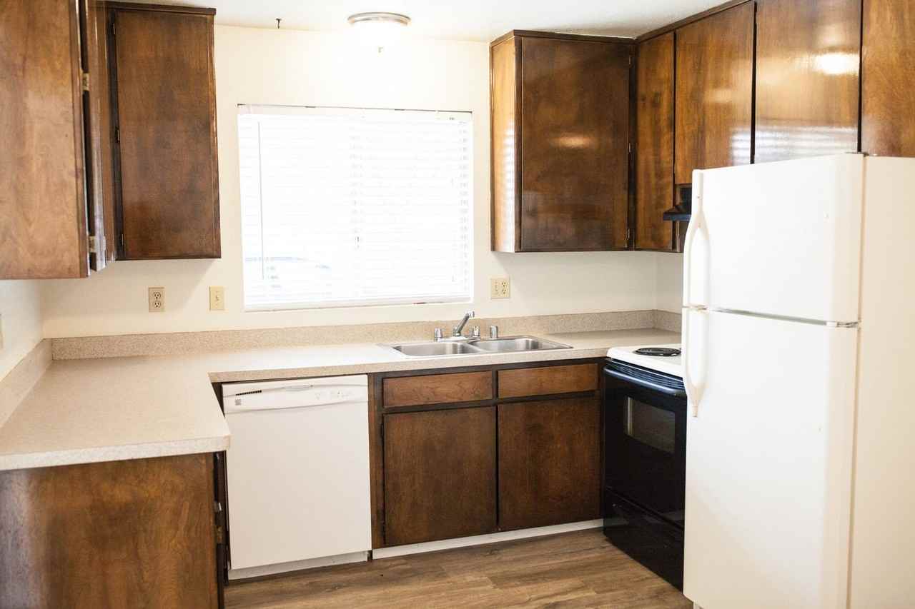 Crestline Apartments - Photo 6 of 17