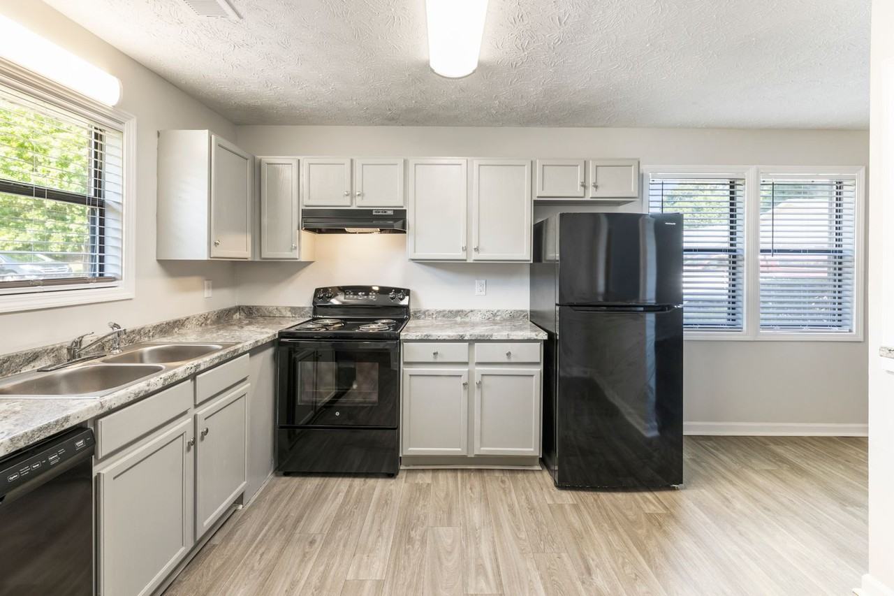 100 Victoria Way - Photo 3 of 14