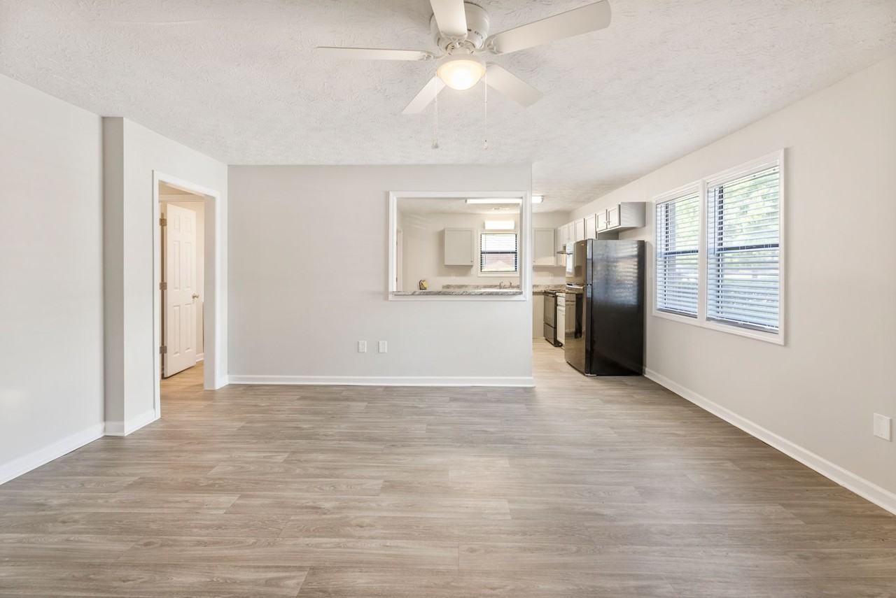 100 Victoria Way - Photo 5 of 14