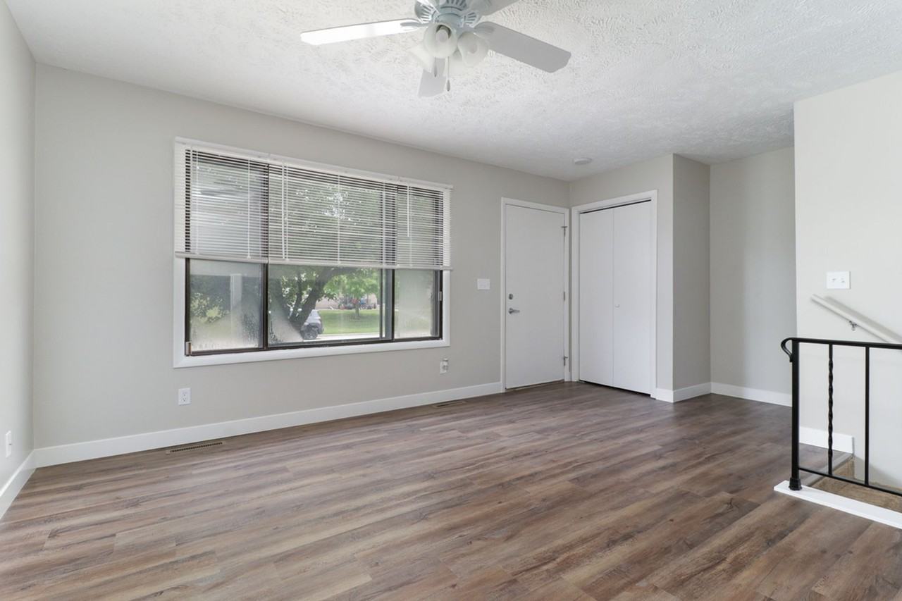 111 N Orr Dr - Photo 3 of 20