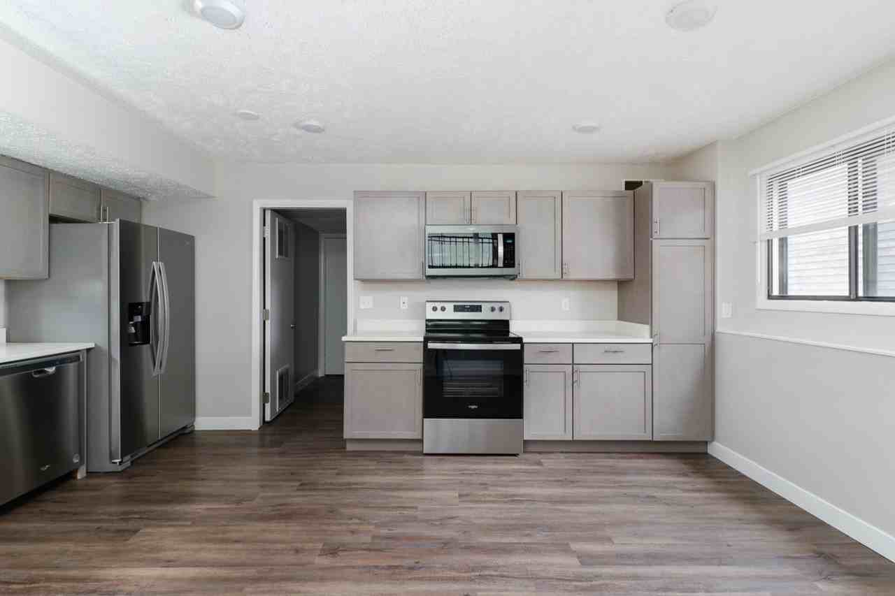111 N Orr Dr - Photo 5 of 20