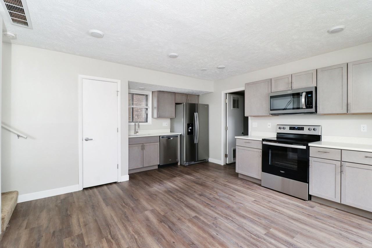 111 N Orr Dr - Photo 6 of 20