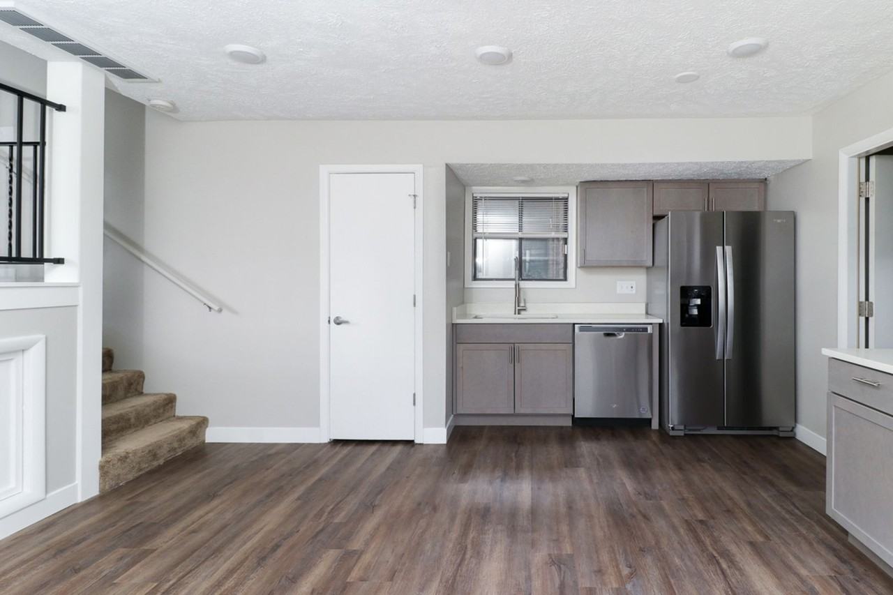 111 N Orr Dr - Photo 7 of 20