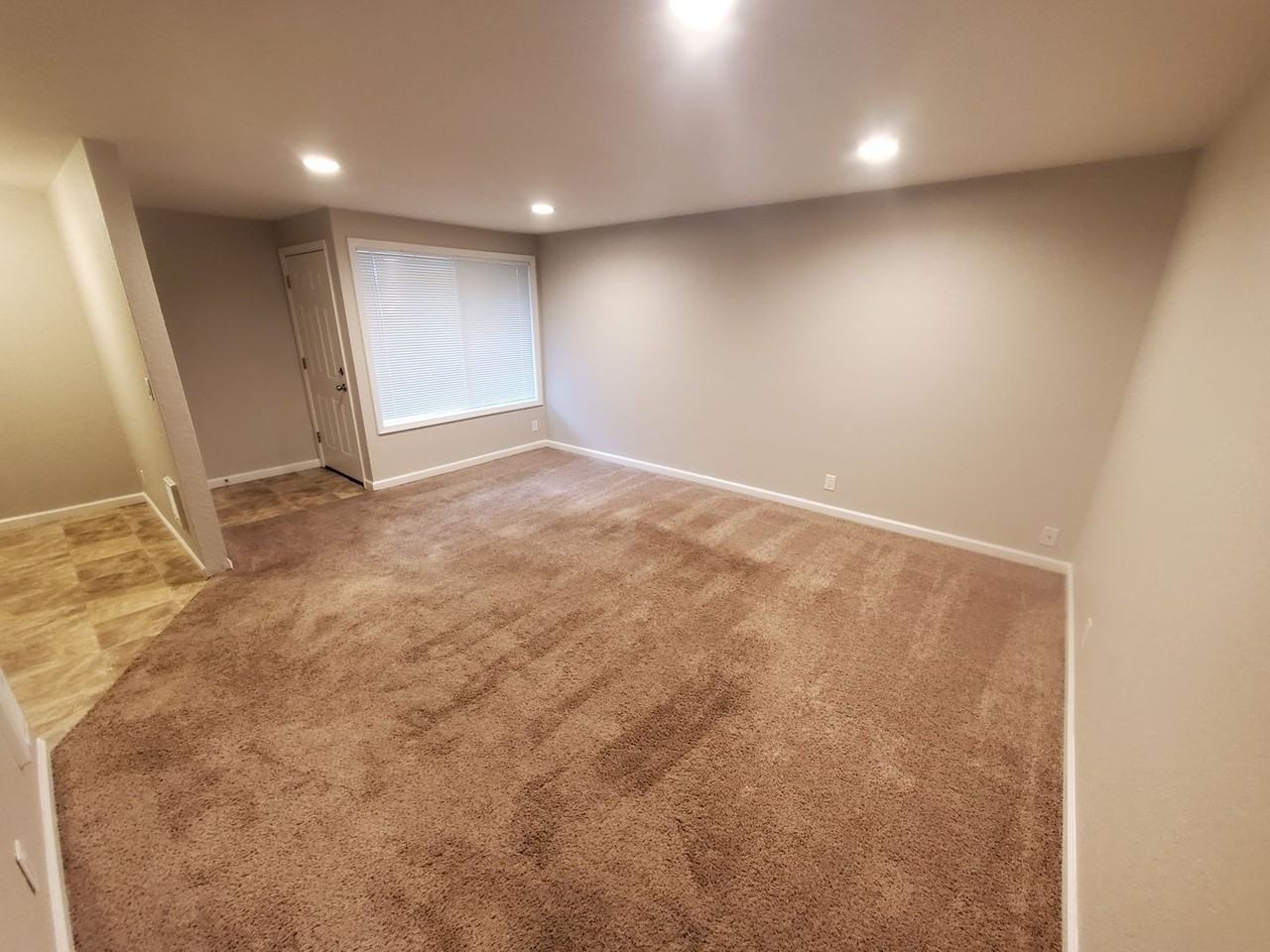 HUT Jackson Duplexes - Photo 3 of 14