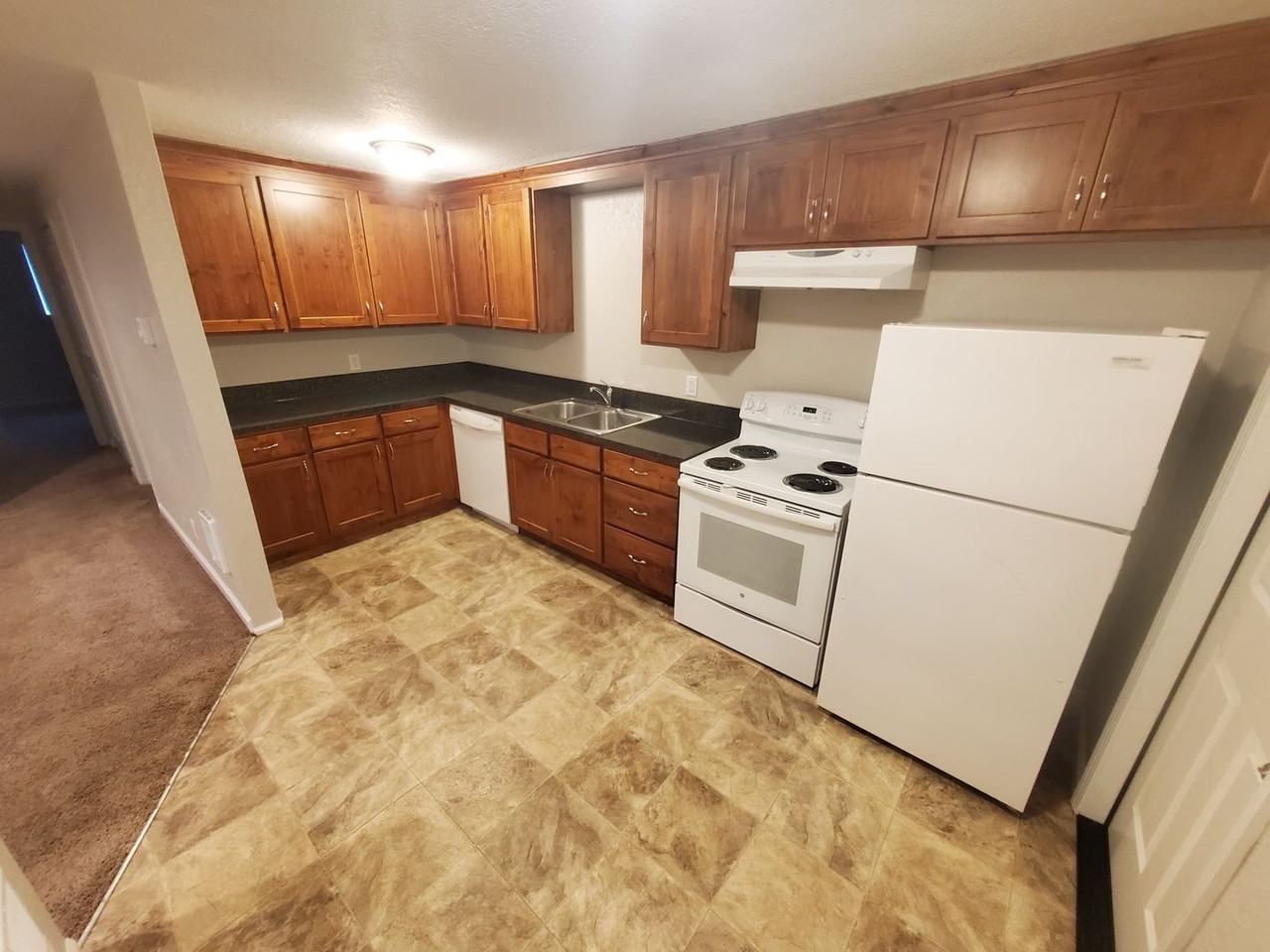 HUT Jackson Duplexes - Photo 4 of 14