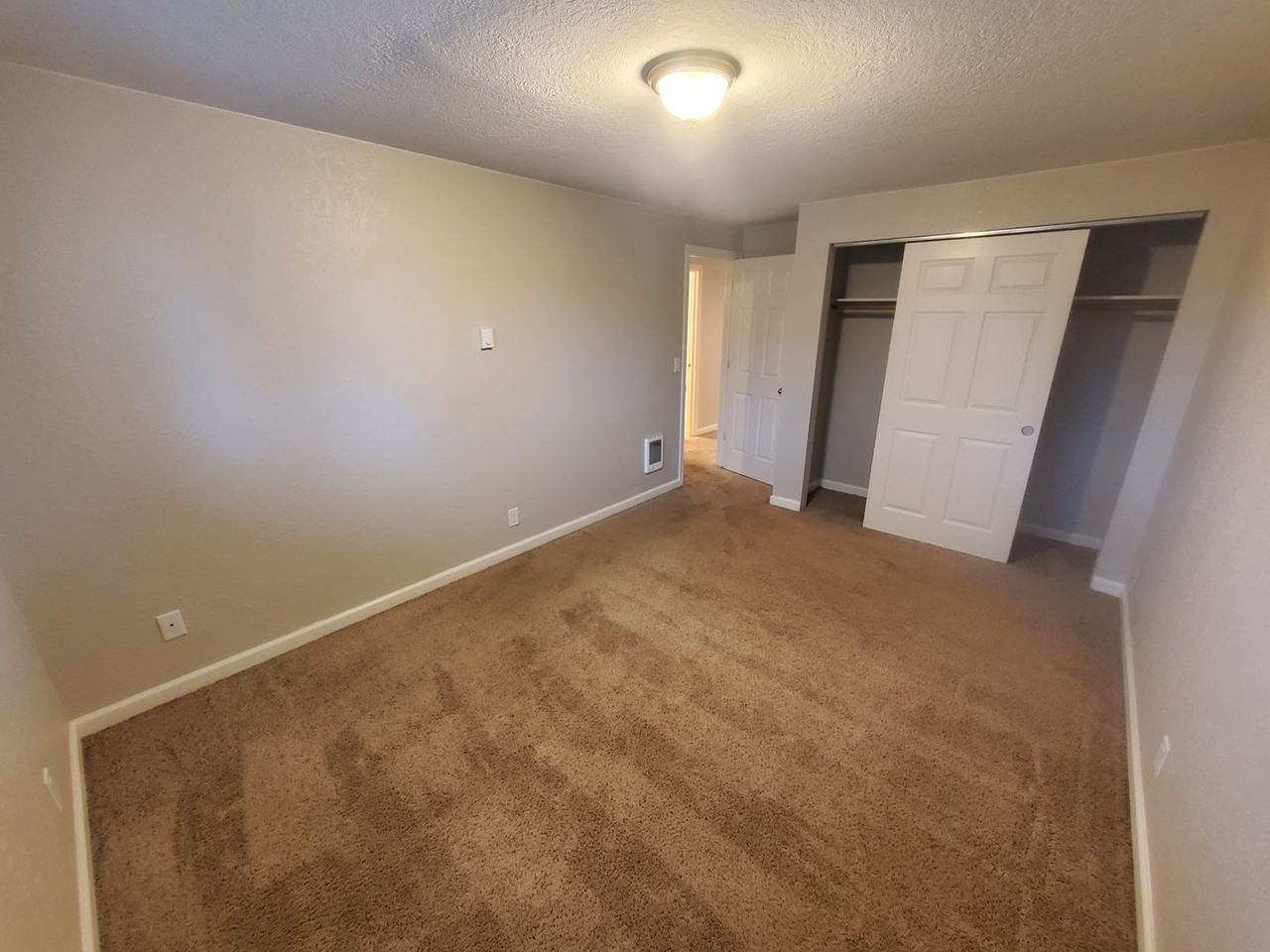 HUT Jackson Duplexes - Photo 7 of 14