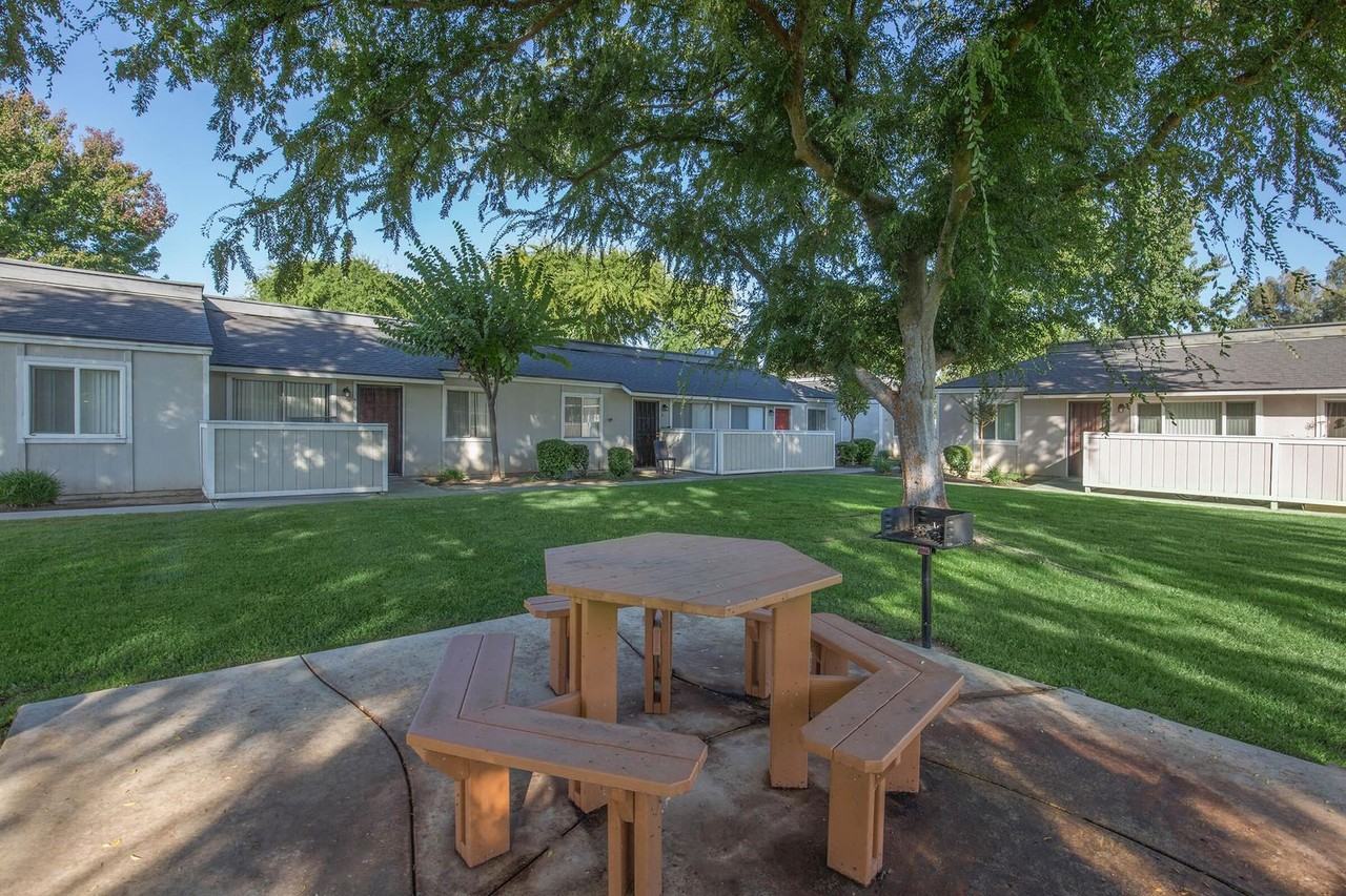 Saratoga Apartments - Photo 7 of 11