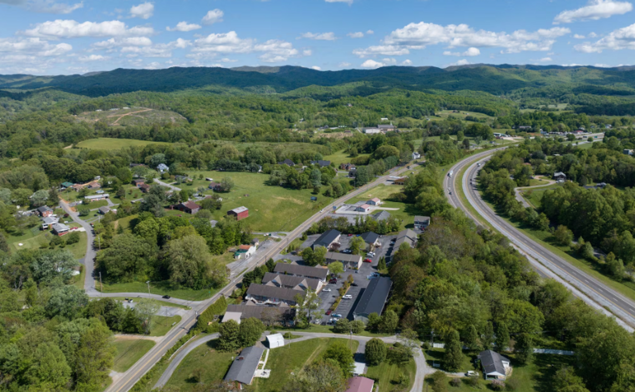 AXIS ON ROAN - Photo 2 of 14