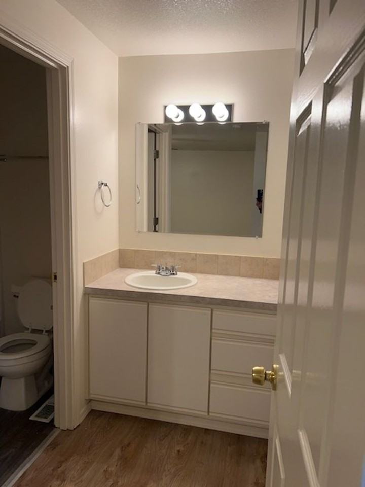 Experience the townhome lifestyle here at Ellsworth Gardens!! - Photo 7 of 28