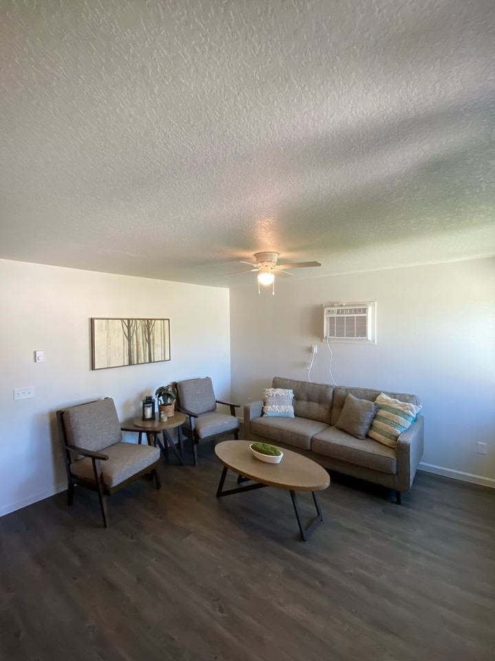 3 bedroom single story townhome for rent. - Photo 2 of 10