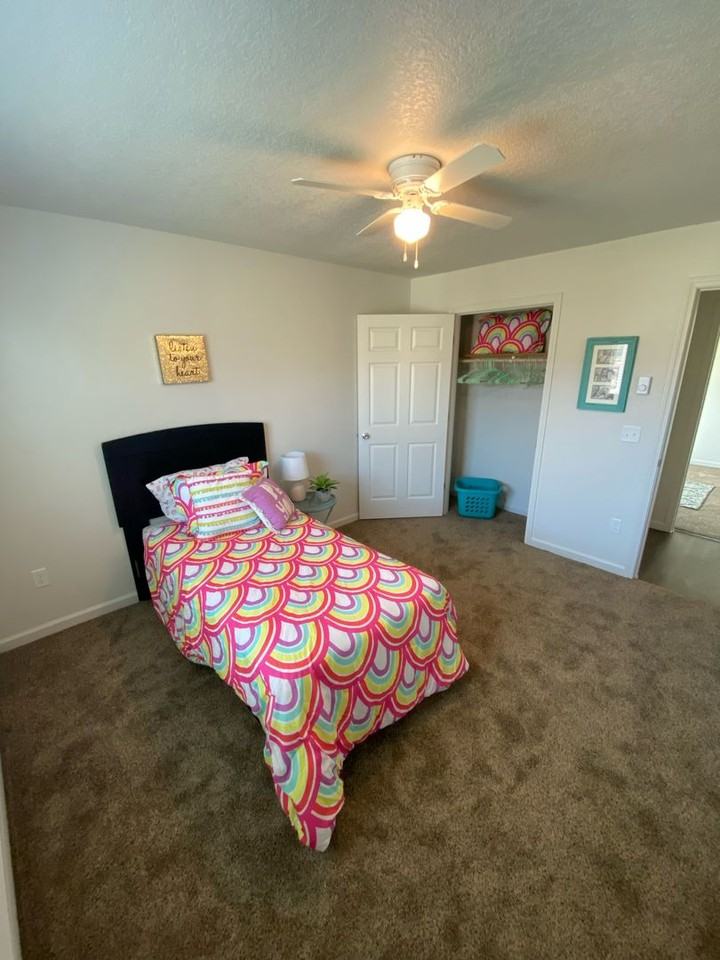 3 bedroom single story townhome for rent. - Photo 4 of 10