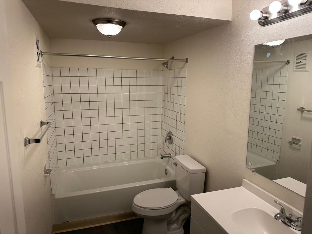 Rivertrail Apartments - Photo 3 of 15