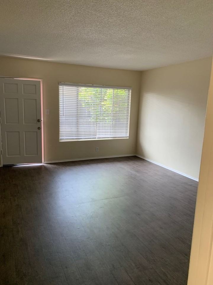 Harbor Apartments - Photo 3 of 11