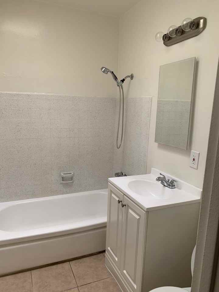 Harbor Apartments - Photo 6 of 11