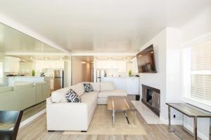 featured image of 1836 The Strand