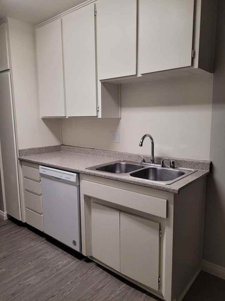 073 - Canyon Crest Hills Apartments - Photo 3 of 34