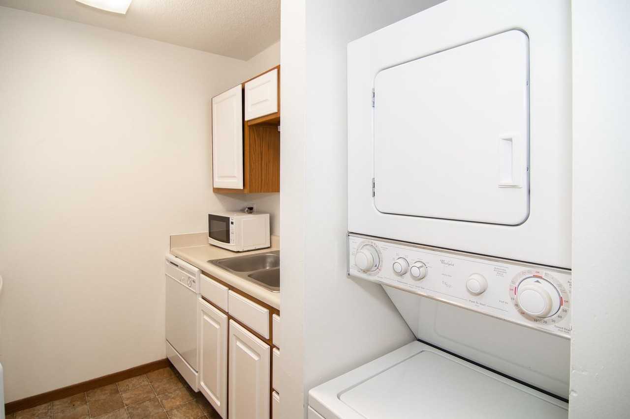 Ridgewood Heights Apartments - Photo 4 of 35