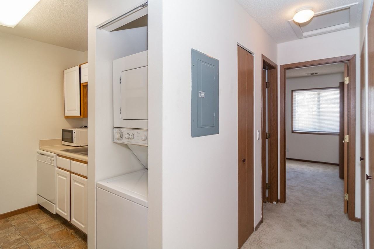 Ridgewood Heights Apartments - Photo 5 of 35