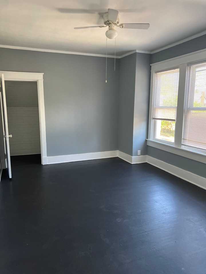 Hawthorne Street - Photo 6 of 23