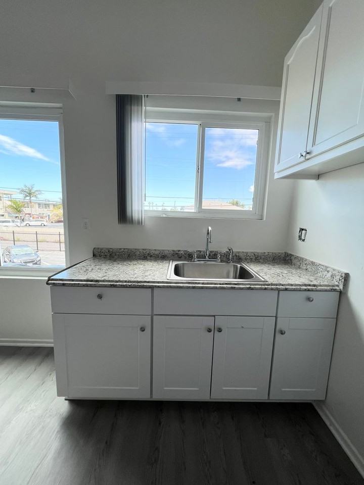 15001 CRENSHAW BLVD. - Photo 4 of 34