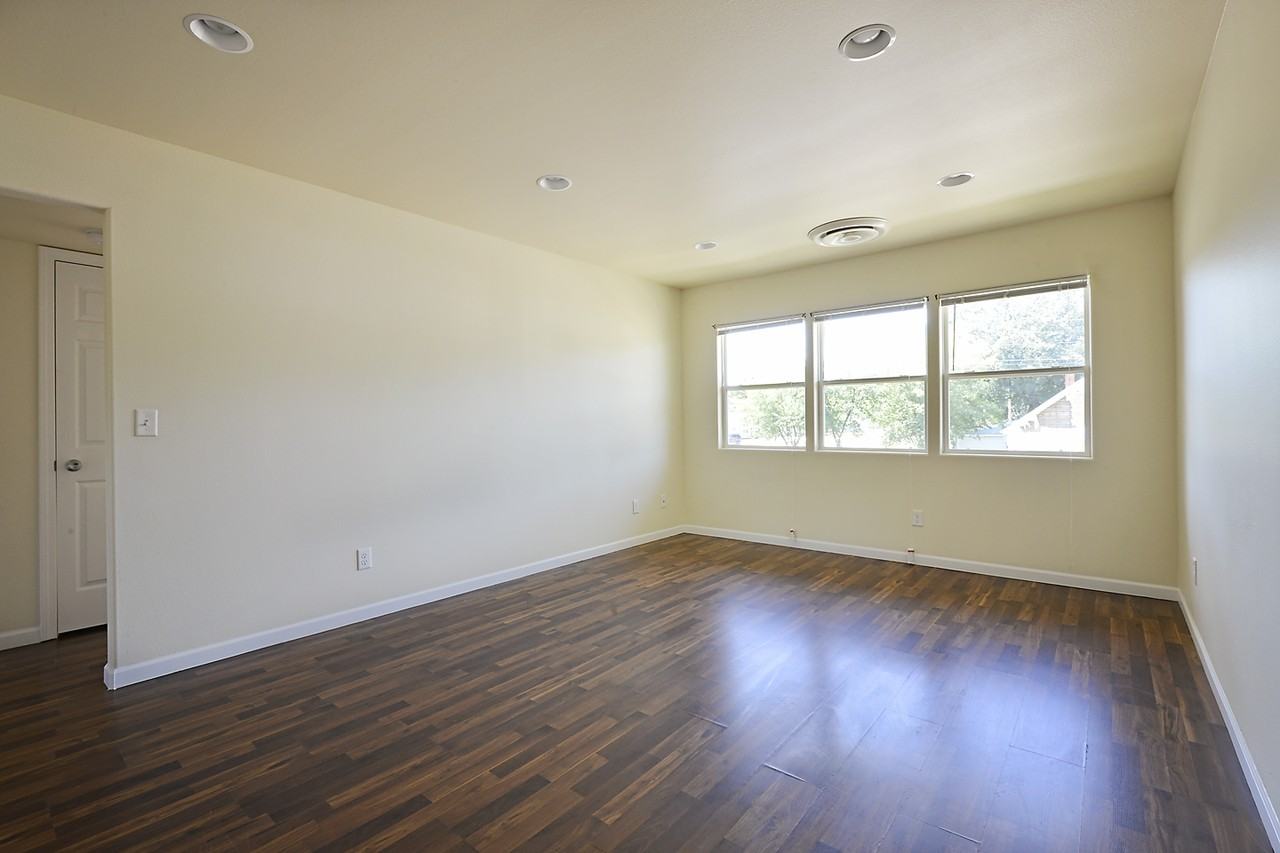 506 11th Street NW - Photo 5 of 8