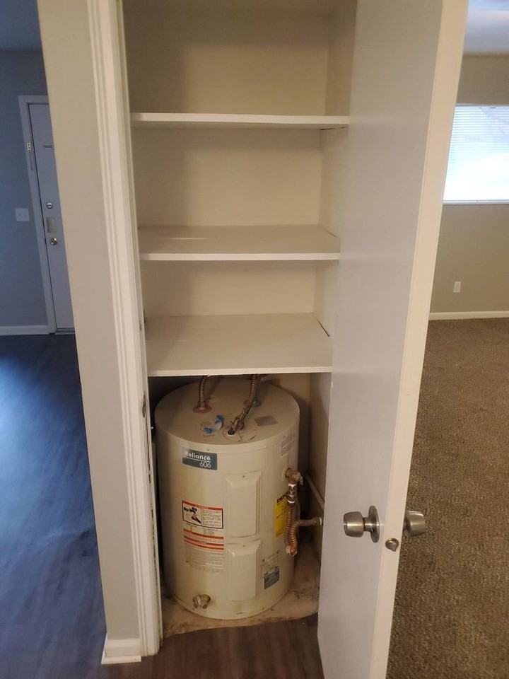Stratford East Apartments - Photo 4 of 50