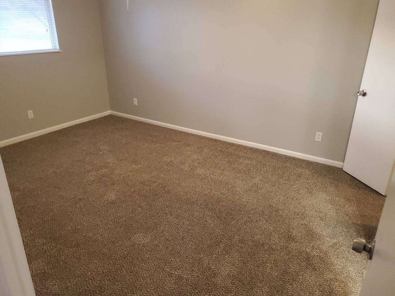 Stratford East Apartments - Photo 3 of 50