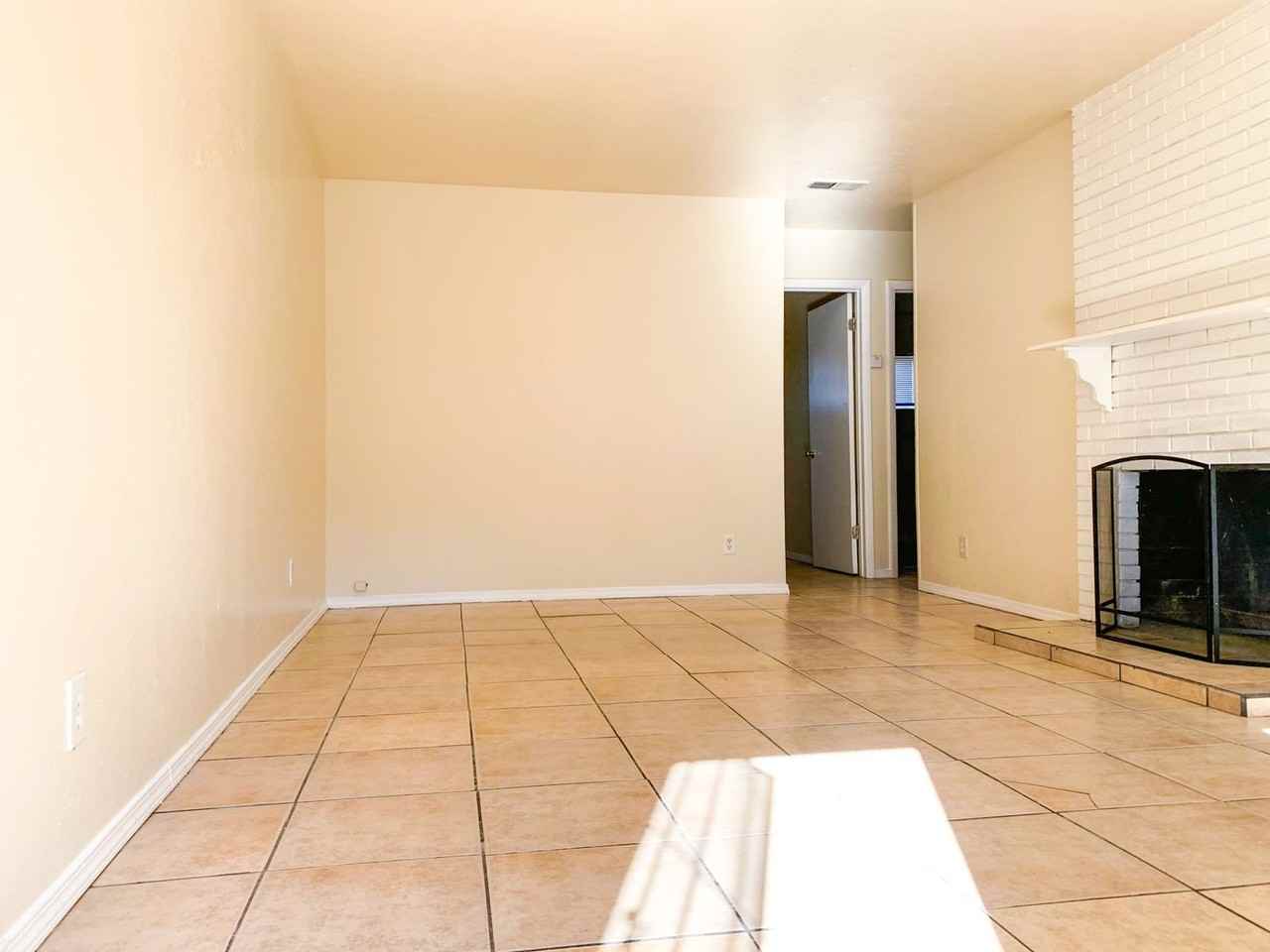 Spacious 2 Bedroom Apartment with Fireplace - Photo 7 of 44