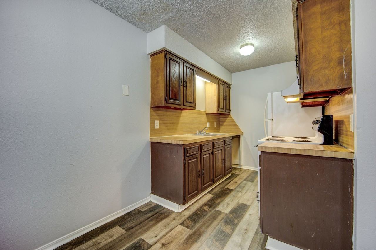 The Oak: 1 & 2 Bedroom Apartments - Photo 2 of 11