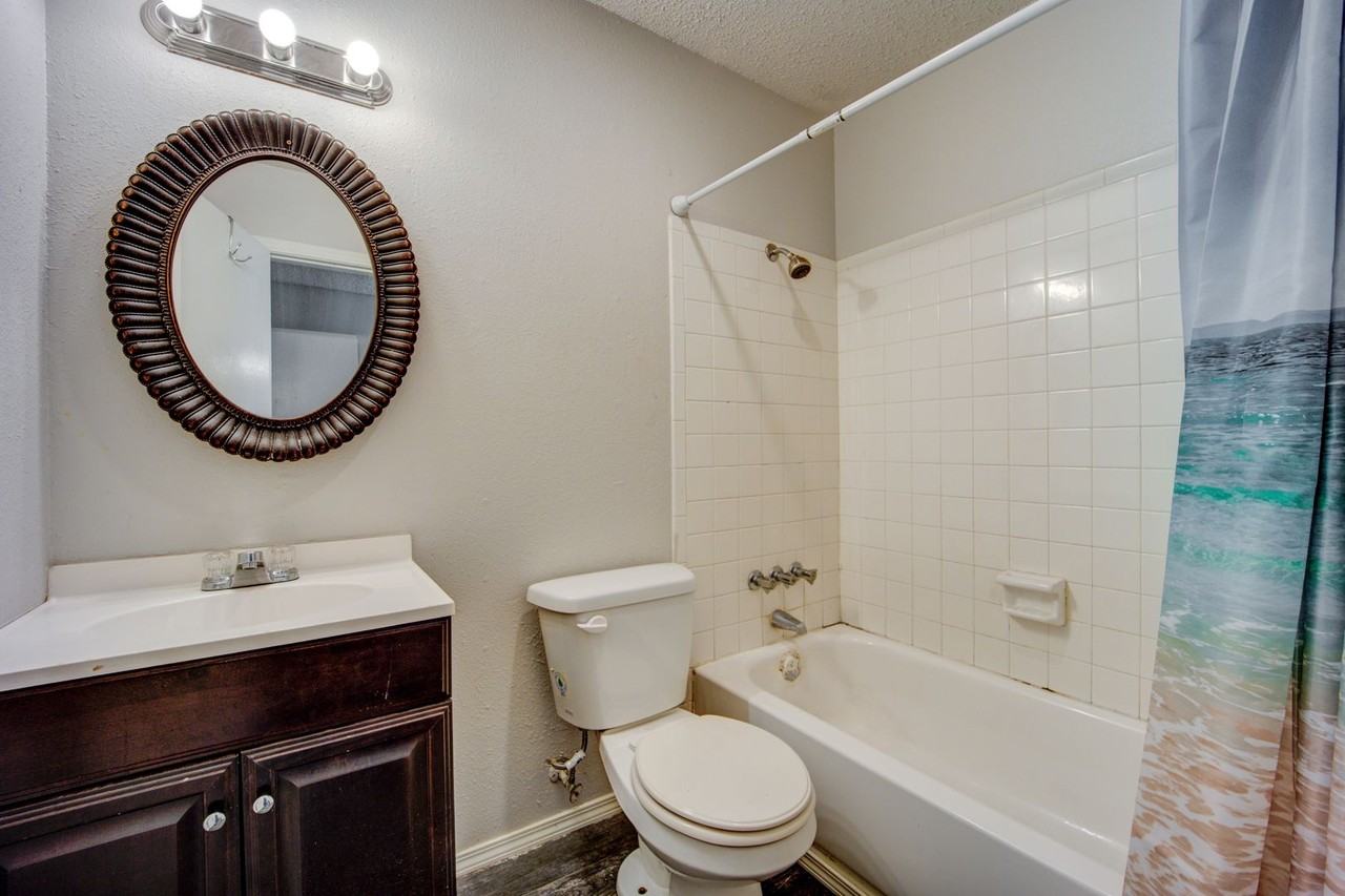 The Oak: 1 & 2 Bedroom Apartments - Photo 7 of 11