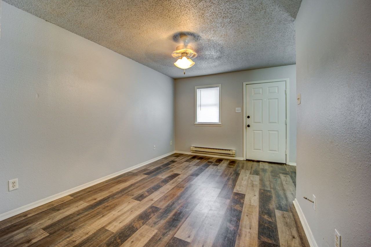 The Oak: 1 & 2 Bedroom Apartments - Photo 4 of 11