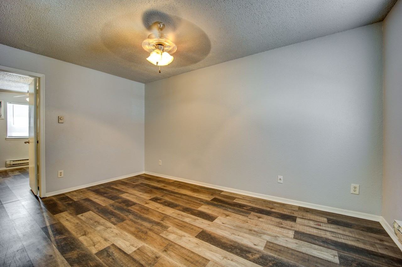 The Oak: 1 & 2 Bedroom Apartments - Photo 6 of 11