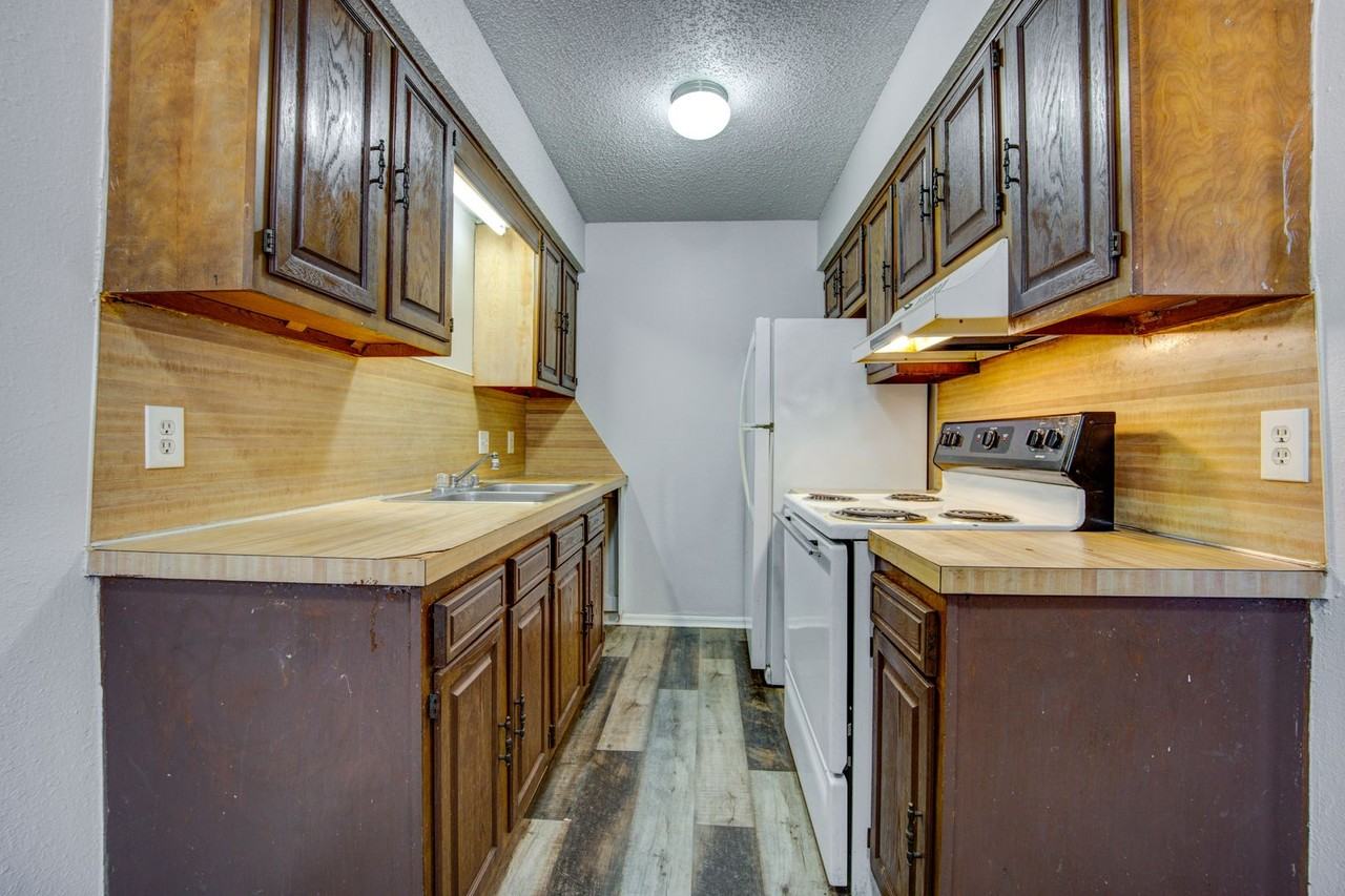 The Oak: 1 & 2 Bedroom Apartments - Photo 3 of 11