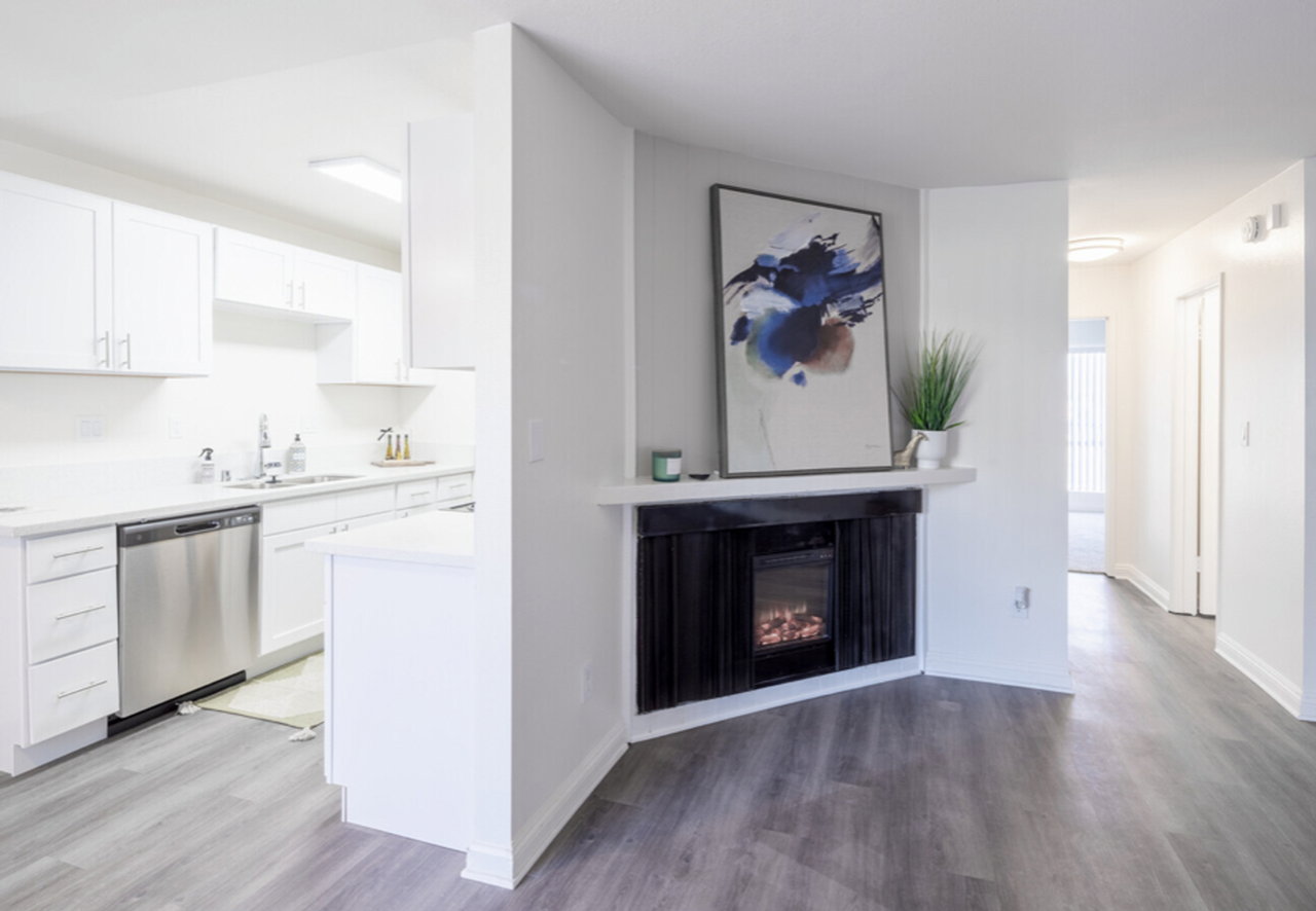 Artesia Crossings Apartments - Photo 4 of 11