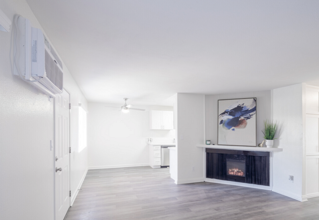 Artesia Crossings Apartments - Photo 6 of 11