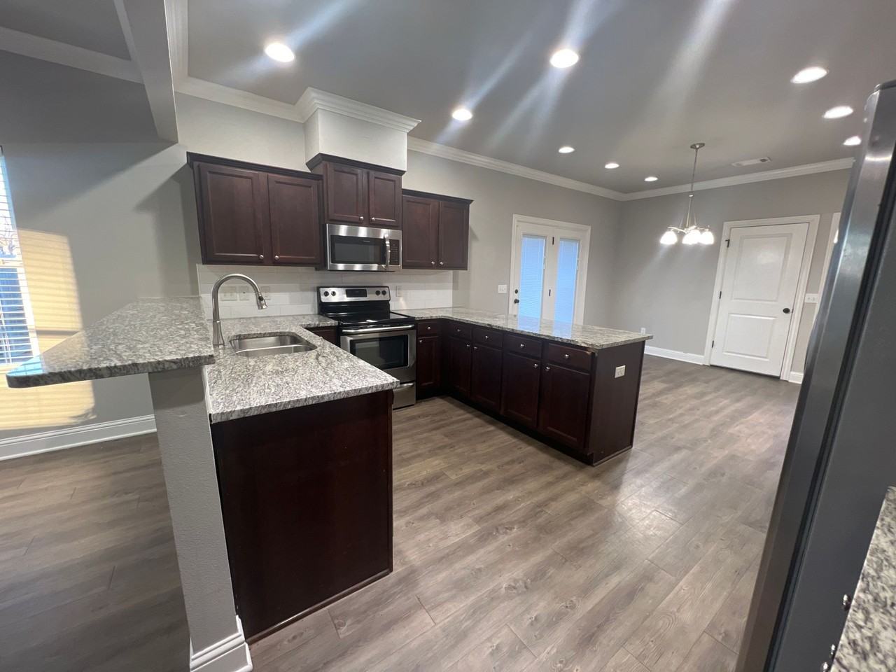 Deane Sang Townhomes - Photo 4 of 18