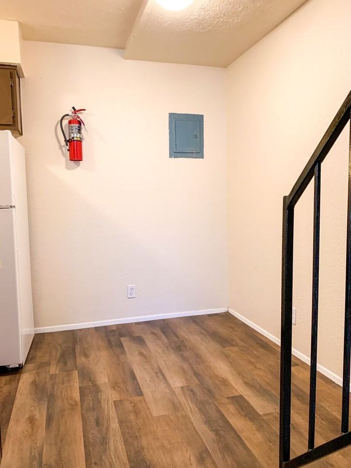 Spacious 2 Bedroom Apartment with Private Patio - Photo 3 of 27