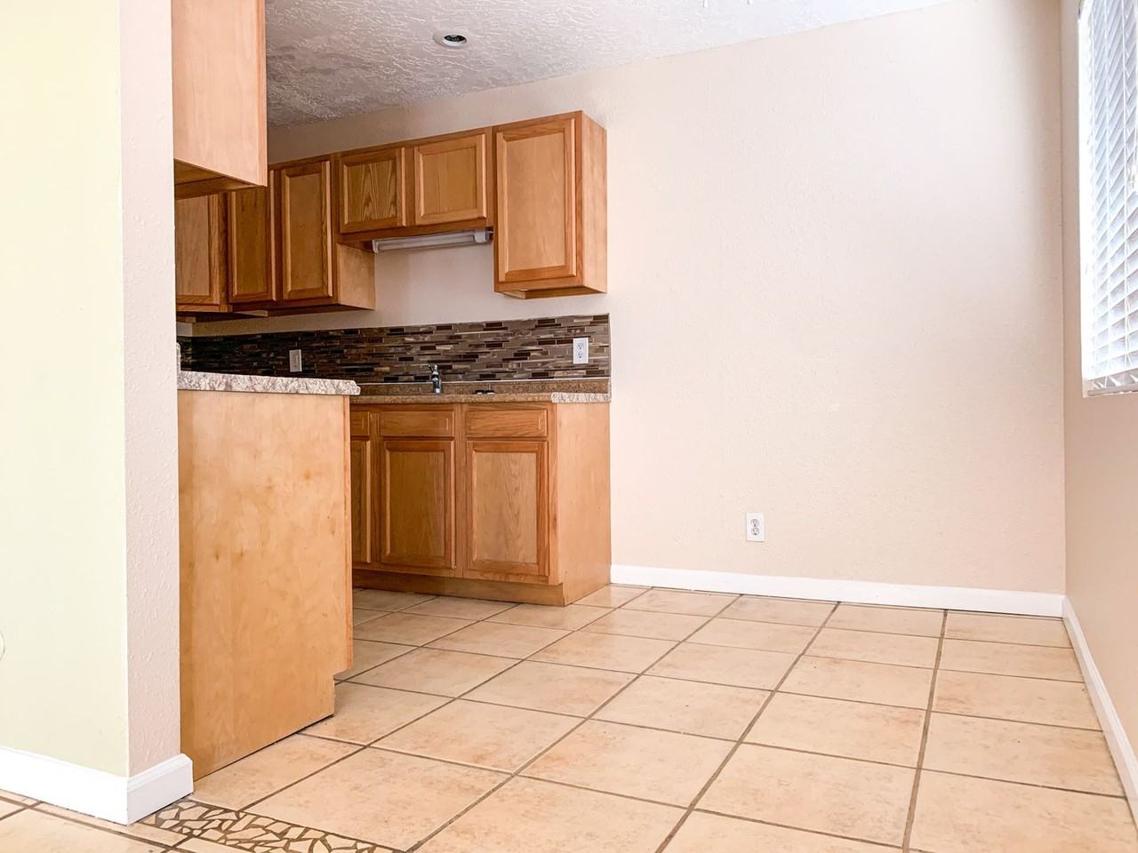 Desert Park Apartments - Photo 4 of 50
