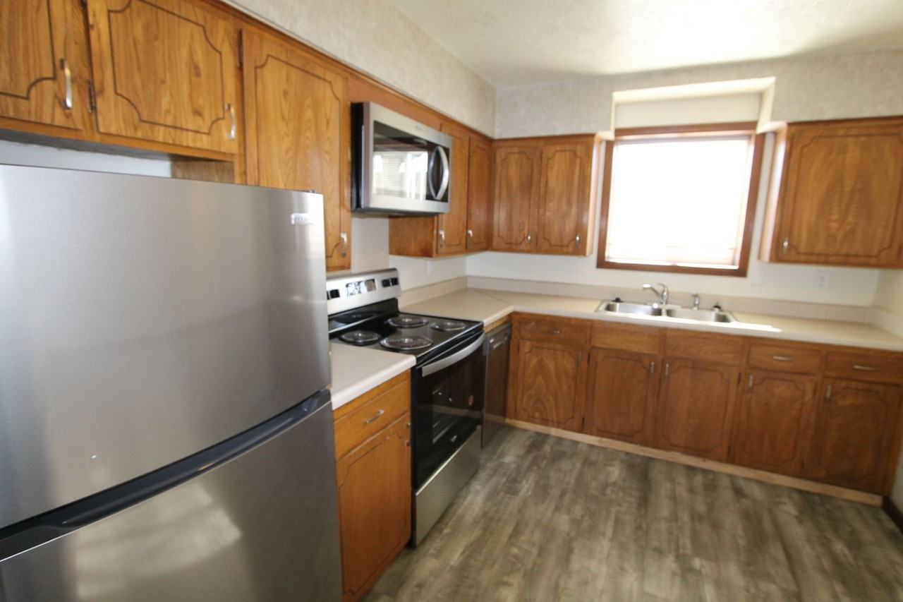 10715 O Street - Photo 5 of 11