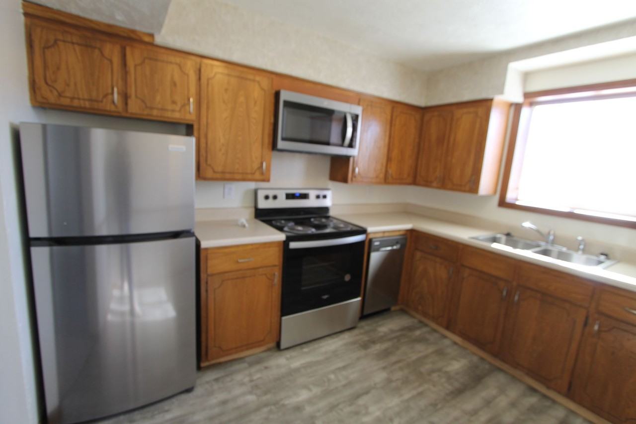 10715 O Street - Photo 2 of 11