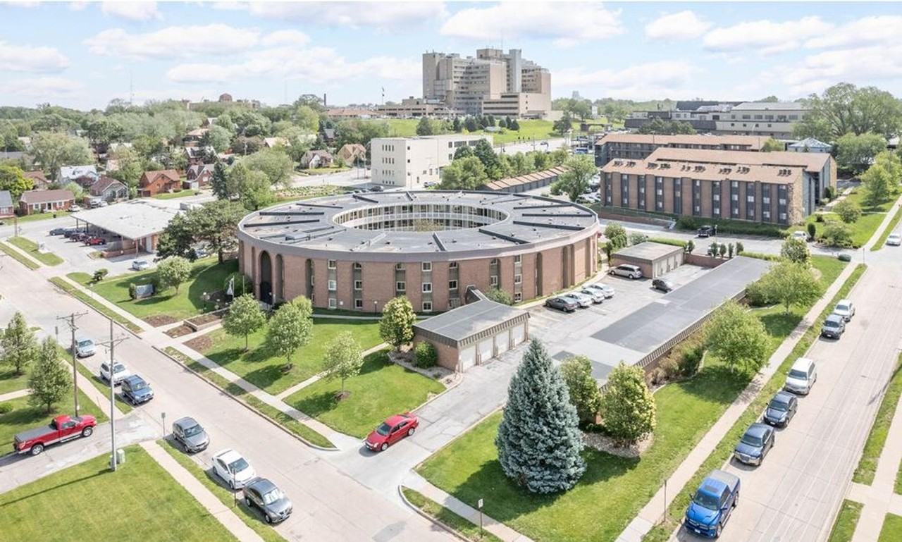 Rosecliff - Photo 2 of 38